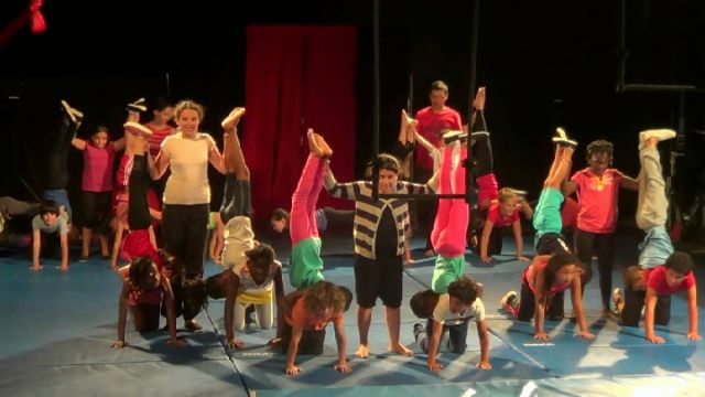 Restitution d'ateliers sous chapiteau - Aulnay-sous-bois - 2012