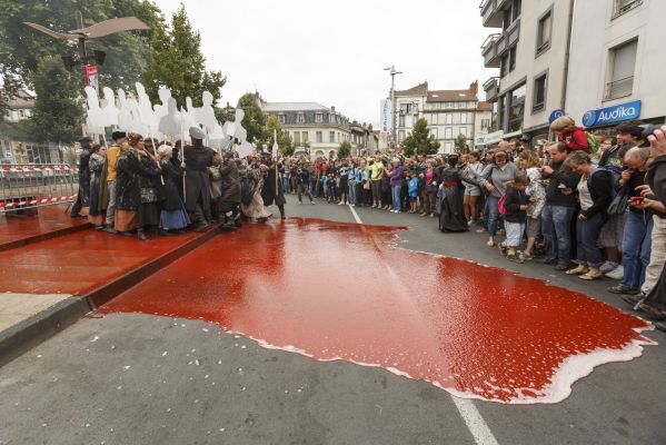 © Christophe Raynaud de Lage - Festival d'Aurillac - Déambulation