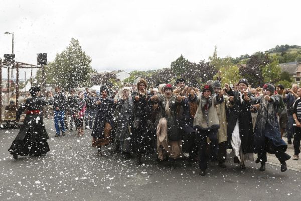 © Christophe Raynaud de Lage - Festival d'Aurillac - Déambulation