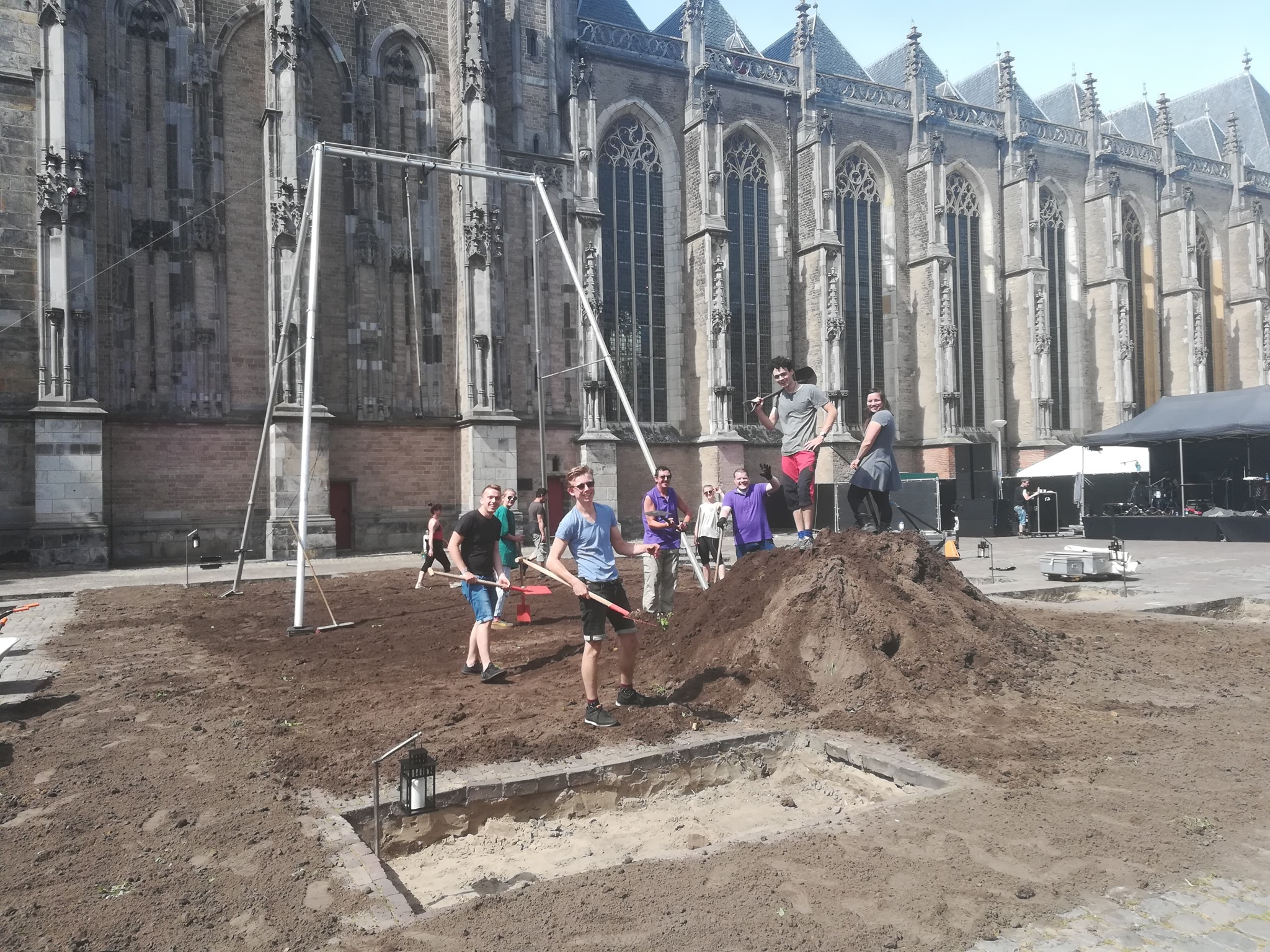 Festival Deventer Op Stelten à DEVENTER, PAYS-BAS – RUMBO AL CEMENTERIO – CAP AU CIMETIÈRE